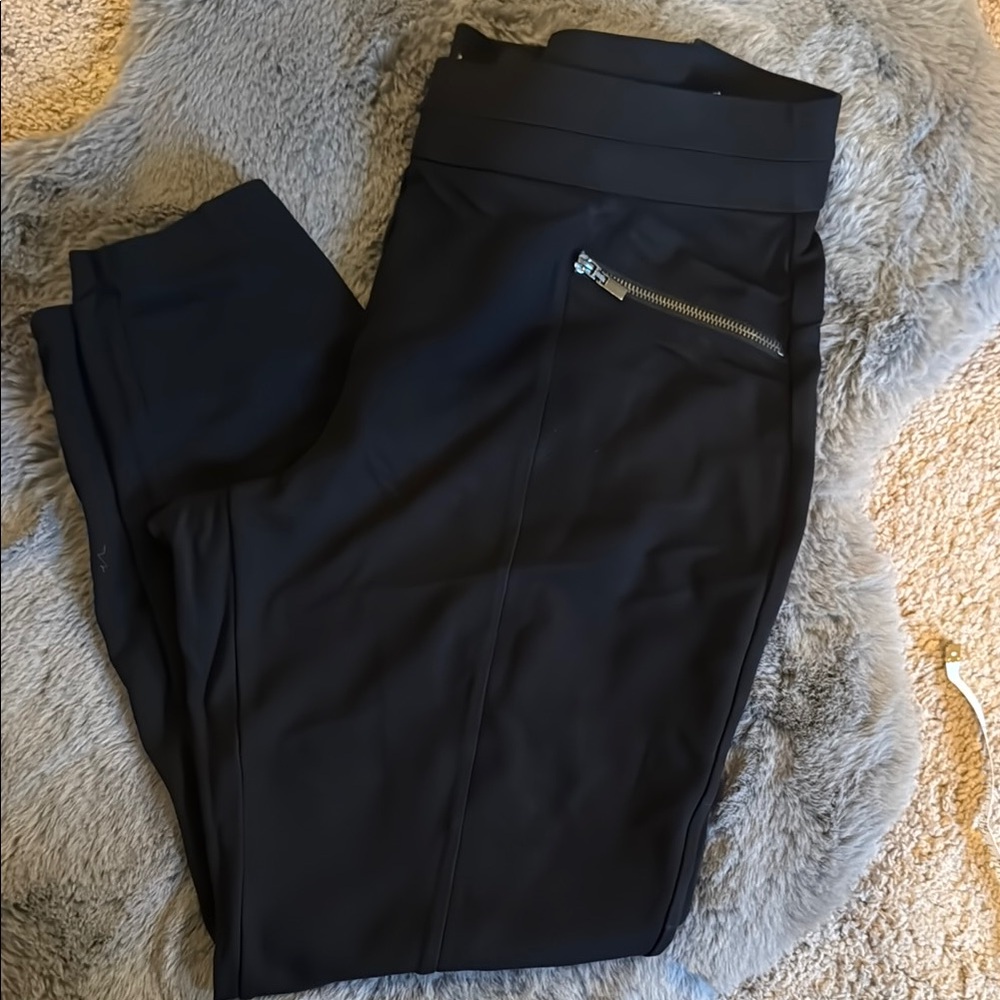 Black Women's Pants with Zipper Detail
